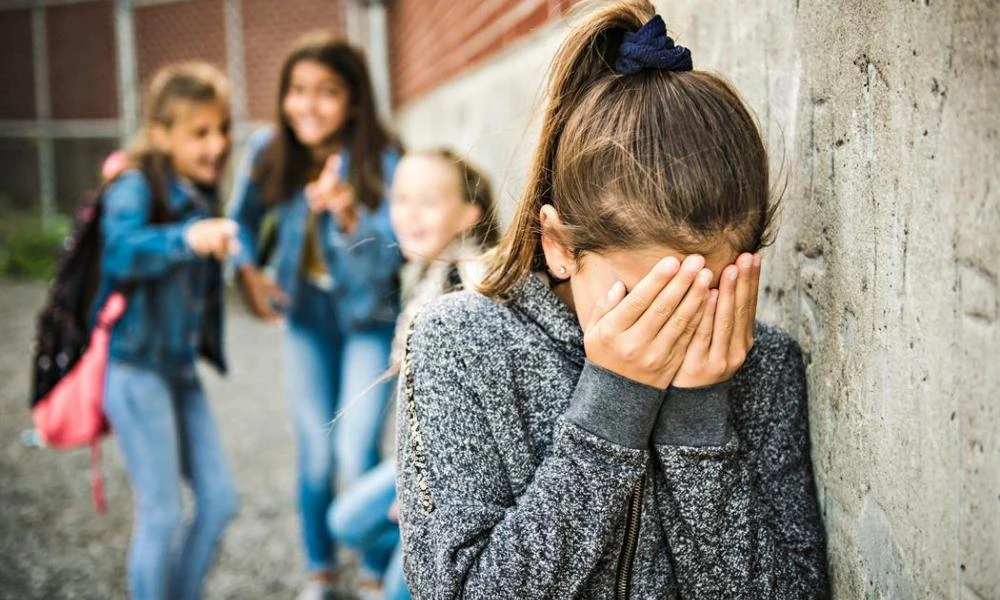 Κάτω Πατήσια: Νέο περιστατικό bullying – Βίντεο με ξυλοδαρμό συμμαθήτριας του 14χρονου